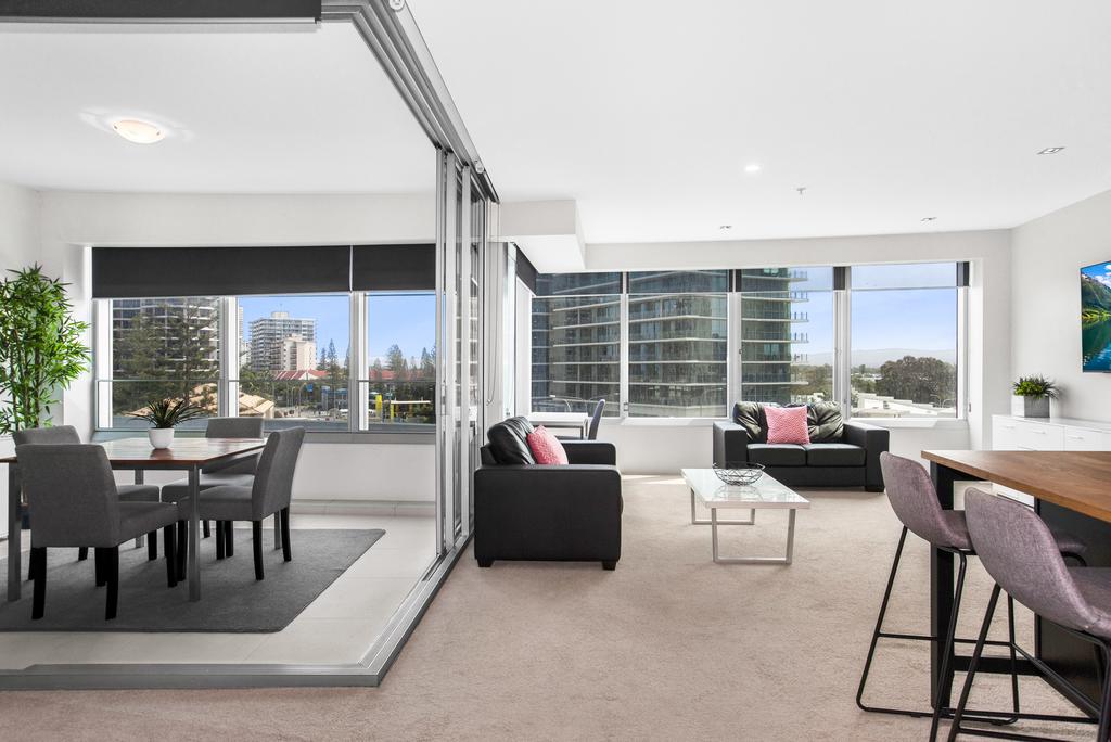 Sleek Q1 Suite in the Heart of Surfers Paradise
